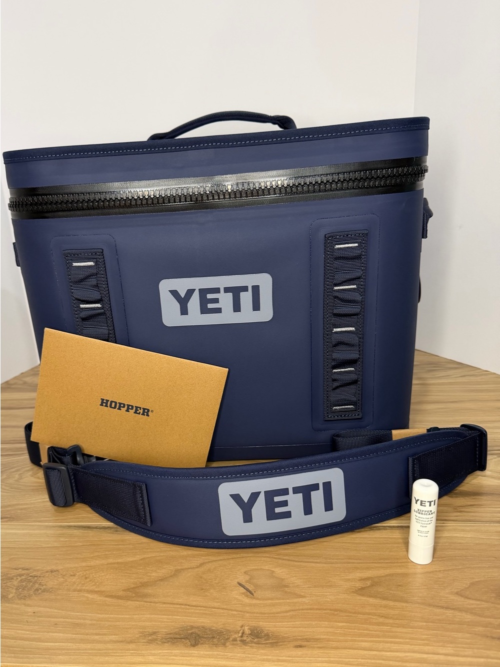 YETI Hopper Flip 18  – Classic Navy NWT